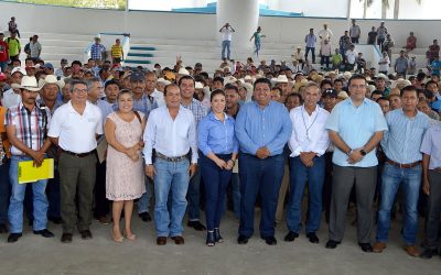 Refrenda Toño Aguilar su compromiso con la gente del campo