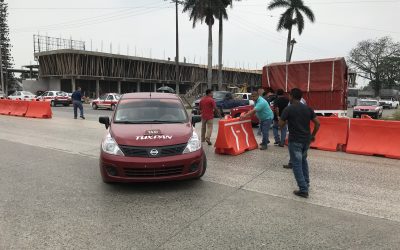Muro provisional causa inconformidad a taxistas