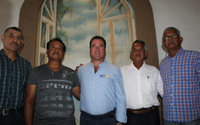 Comprometido Arturo Esquitín con los pescadores
