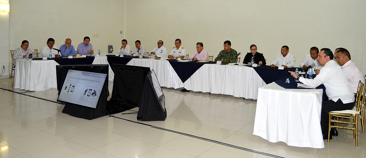Acude Toño Aguilar a reunión de seguridad sobre cámaras de video-vigilancia