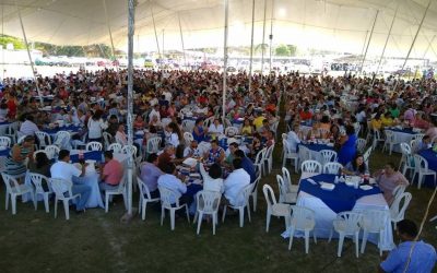 Alcalde entrega dignos reconocimientos a maestros