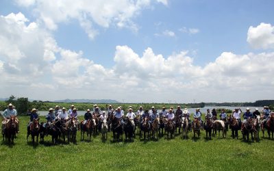 Encabeza Arturo Esquitín  concurrida y exitosa Cabalgata “Trabajando juntos” en Tuxpan