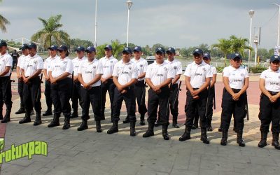 Alcalde rinde protesta a la nueva Policía Turística