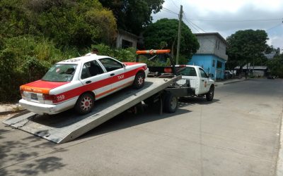 Taxi Abandonado en el sitio de una Llamada de Auxilio