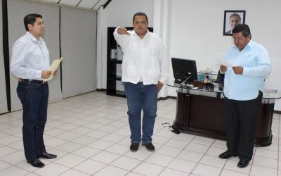 Alcalde le rinde protesta a nuevo director de Comercio