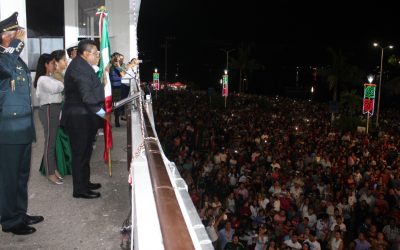 Toño Aguilar encabeza espectacular noche mexicana del 208 aniversario de la Independencia de México