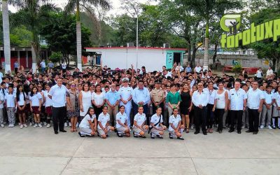 Toño Aguilar se compromete con domo en la Secundaria Técnica No. 76