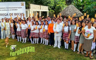 Toño Aguilar y directivos de NATURGY entregaron 68 becas de estudio a estudiantes del Telebachillerato de Aire Libre km 15
