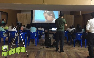 Cine comunitario en colonias de Tuxpan por el Instituto de la Mujer