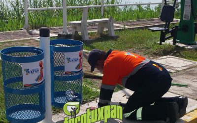 Limpia Pública instala nuevos cestos de basura en Tuxpan