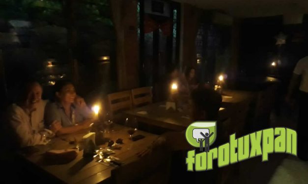 A la luz de las velas, restaurantes dan servicios en Tuxpan