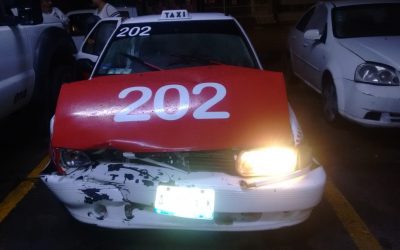 Choque Entre Taxi y Particular en Crucero a Tamiahua