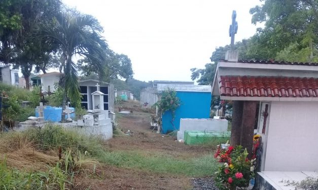 Invita Toño Aguilar a reforzar limpieza en tumbas de panteones