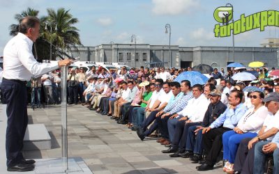 Gobernador entrega alcalde ambulancia avanzada
