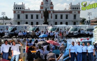 Gobernador Yunes entrega Ambulancia a Presidente de Tuxpan