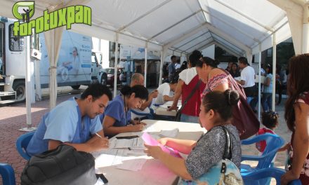 Inicia la Feria de la Salud en Plaza Cívica de Tuxpan