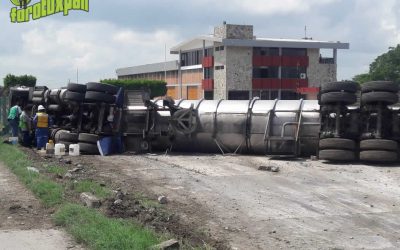 Se Vuelca Pipa en Cobos, Tuxpan
