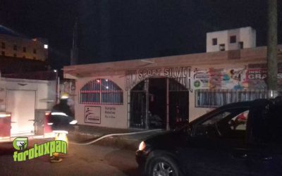 Se incendia Gimnasio SPORT SILVER en la Ávila Camacho