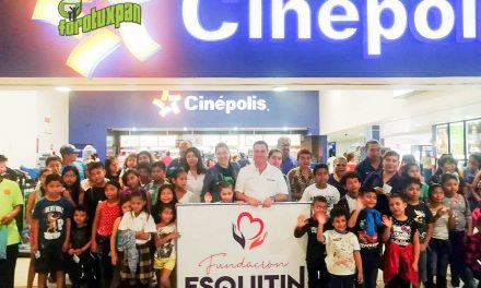 Arturo Esquitín celebra el Día de Reyes con niñas y niños en Tuxpan