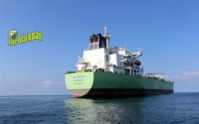 Arriban más barcos a descargar combustible