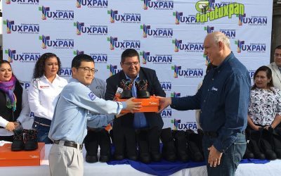 Policía, bomberos y protección civil de Tuxpan reciben calzado de seguridad de parte de las plantas de generación de energía Tuxpan II y V