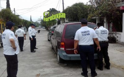 Tránsito Municipal entrega notificaciones a unidades abandonadas