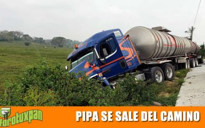UNA PIPA DOBLE REMOLQUE SE SALIÓ DEL CAMINO