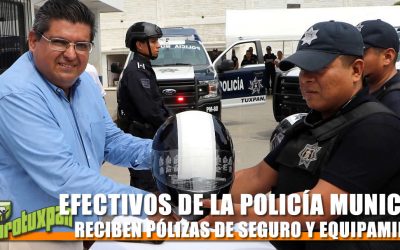 POLICÍA MUNICIPAL RECIBE PÓLIZAS DE SEGURO Y EQUIPAMIENTO