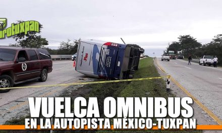 VUELCA OMNIBUS DE MÉXICO EN LA AUTOPISTA MÉXICO-TUXPAN