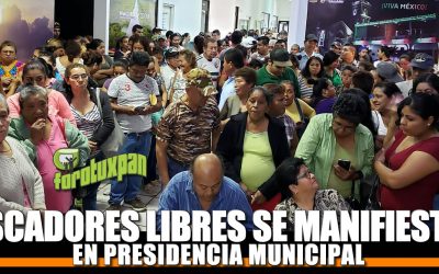 Pescadores Libres se manifiestan en Presidencia Municipal