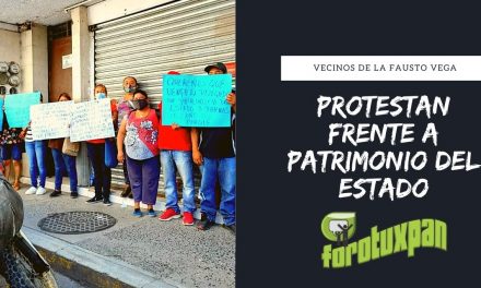 Vecinos de la Fausto Vega protestan frente a PATRIMONIO DEL ESTADO