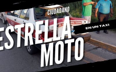 Estrella su moto en un TAXI en libramiento