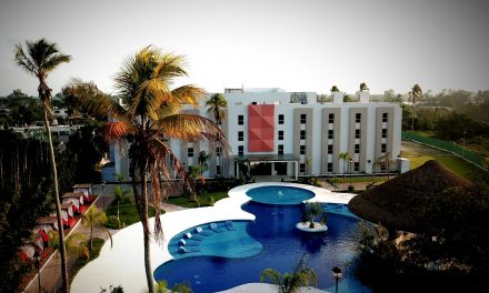 Comienza la entrega de apoyos por inundaciones en Tuxpan: 20 mil pesos en efectivo desde la Arena Royal Garden