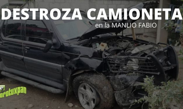 CAMIONETA DESTROZA BARDA EN LA MANLIO FABIO ALTAMIRANO