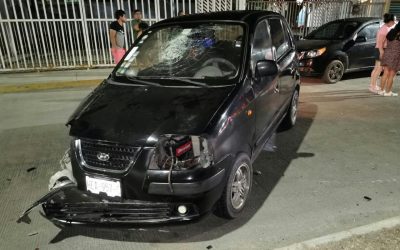 Embriagado, destroza tres autos