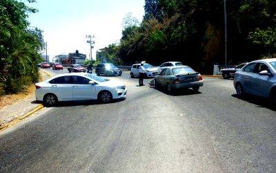 Choca Ricardo Mabarak y causa CAOS VIAL