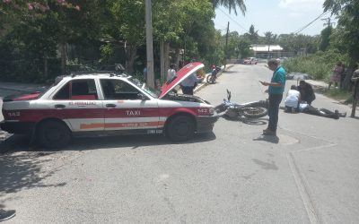 Taxista NO HACE ALTO y CHOCA