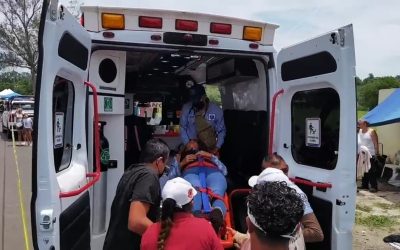 Le cae poste en el Tianguis de la Ganadera