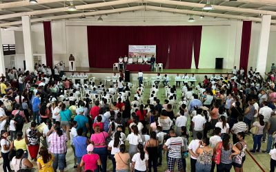 Tamiahua: Entrega de apoyos económicos a niños y jóvenes estudiantes de escuelas primarias y secundarias