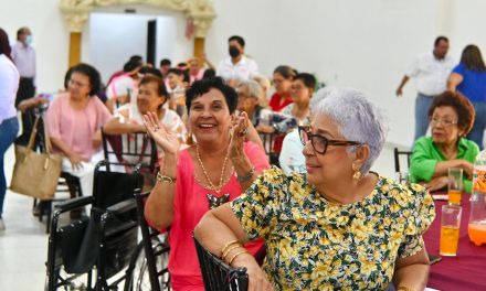 DIF Tuxpan celebra Día del Abuelo