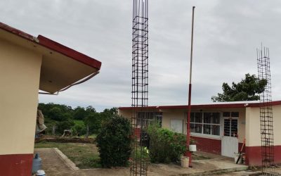 Tamiahua: Continúan trabajos de construcción del techado de una escuela primaria