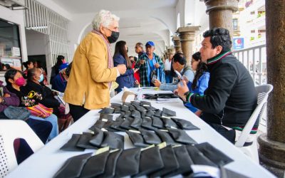 Entregan lentes a personas beneficiadas con las jornadas de salud visual