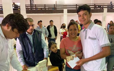 Tamiahua: Entrega de 467 becas a alumnos de escuela primaria y secundaria