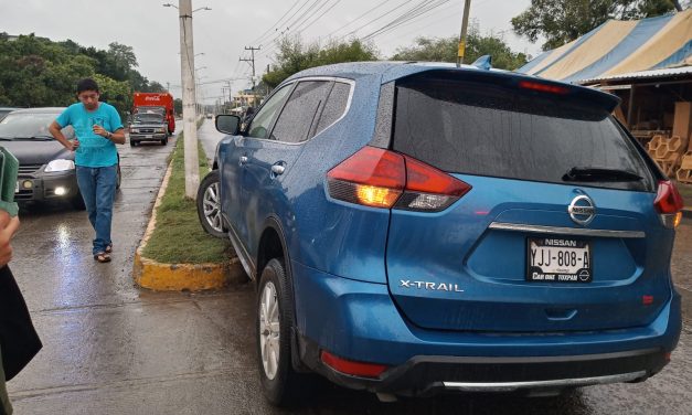 Pierde el control con su XTRAIL