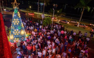 Se realizó el encendido del Árbol Navideño