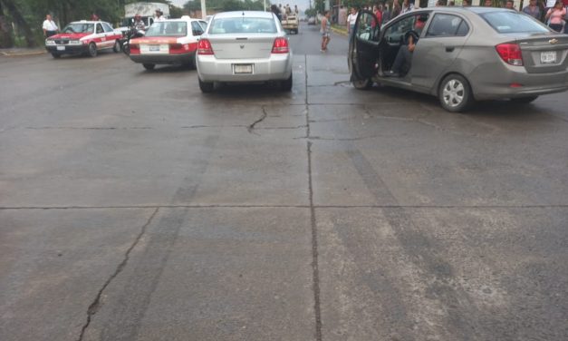Mujer choca por DESOBEDIENTE