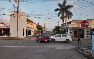 Choca en Jardines por NO RESPETAR EL ALTO