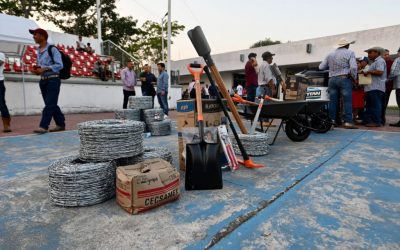 Entregan apoyos del programa “Fomento a la Producción Pecuaria, Primer Tianguis Ganadero”