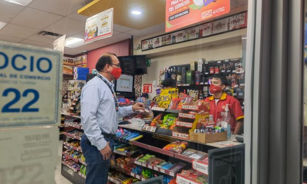 Asalta OXXO para hacer fiesta