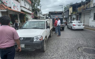 Conductor provoca CARAMBOLA en la 15